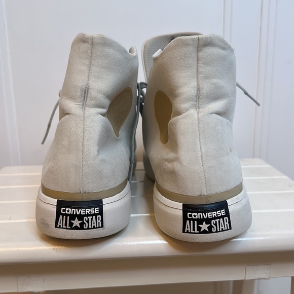 shoes feature minimalist aesthetic with, premium materials and subtle branding. - Picture 3 of 5